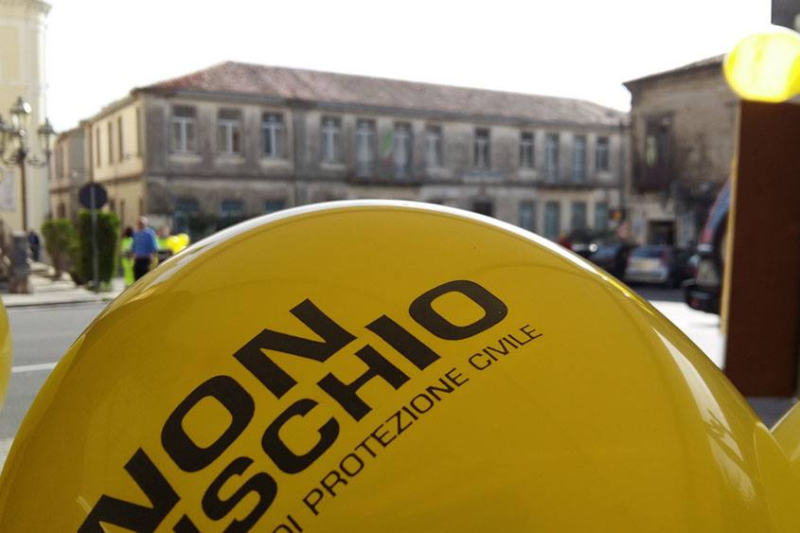 Un palloncino con il logo Io non rischio